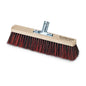 Die Nölle Profi-Bürste Saalbesen Arenga/Elaston Meisterqualität hat einen breiten Kopf mit dichten schwarzen und roten Borsten, einen stabilen Holzblock und einen Metallstielansatz. Kein Stiel enthalten. Etikett "Kraftpaket Made in Germany". Von Nölle Profi Brush Bürsten- & Pinseltechnik e.K.