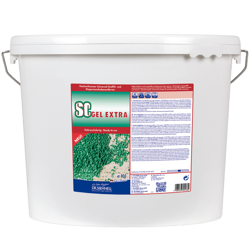 Een witte 10-liter kunststof emmer met handvat en de opdruk "Dr. Schnell SC GEL EXTRA Graffitiverwijderaar" van DR.SCHNELL GmbH & Co. KGaA is voorzien van een Duits etiket dat de innovatieve gel-formule, de gebruiksaanwijzing en de barcode voor de universele graffitiverwijdering benadrukt.