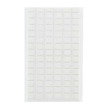 Une feuille blanche avec des carrés de montage amovibles Scotch-FIX™ multiligne et multicolonne (12,7 mm x 12,7 mm, 64 pièces/paquet) de 3M Deutschland GmbH - idéal pour les fixations temporaires et amovible sans résidus.