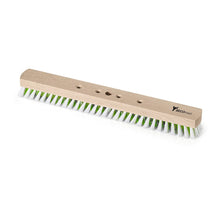 Le balai à grande surface Nölle Profi Brush BECOnnect 40 cm a une longue base en bois avec des poils PP blancs et verts, quatre trous et le logo Nölle Profi Brush dans le coin supérieur droit. Marque : Nölle Profi Brush Bürsten- & Pinseltechnik e.K.