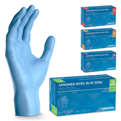 Un grand gant en nitrile bleu se tient debout à côté de quatre boîtes de gants en nitrile ARNOWA GmbH ARNOMED NITRIL BLUE 200, disponibles en tailles S, M, L et XL, chacun avec des étiquettes de taille codées par couleur.