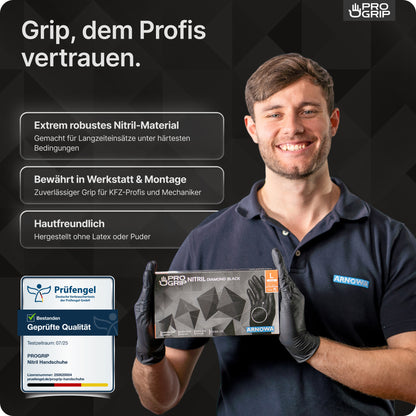 Ein Mann in einem marineblauen Polohemd und Handschuhen hält eine Schachtel mit der Aufschrift "PROGRIP NITRIL DIAMOND BLACK" der ARNOWA GmbH. Der Text hebt die reißfeste Diamantstruktur und hautfreundliche Profi-Qualität hervor und zeigt eine Zertifizierungsplakette.