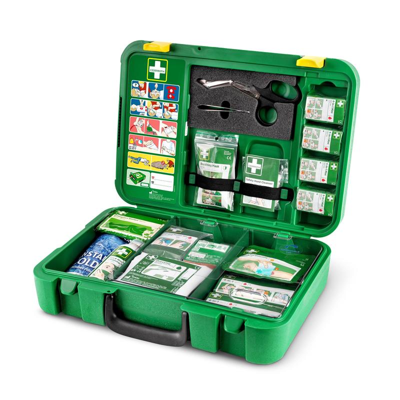 La trousse de premiers secours X-LARGE d'Orkla Wound Care AB | L'emballage (1 pièce) dispose de compartiments clairs avec des bandages, des ciseaux, des gants, des pansements, un accumulateur de froid et un manuel illustré - parfait pour les urgences.