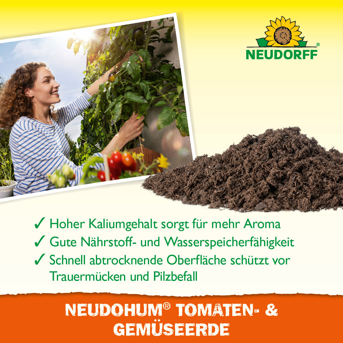Eine Frau pflegt Tomatenpflanzen in einem Garten neben einem Haufen NeudoHum Tomaten- & GemüseErde von Neudorff Shop. Sie ist reich an Kalium und Nährstoffen, bietet eine hervorragende Wasserbindung und schützt vor Schädlingen und Pilzen.
