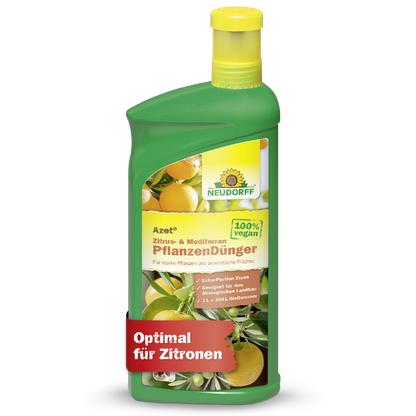 Eine grüne Flasche Neudorff Shop Azet Zitrus- & MediterranpflanzenDünger flüssig mit gelber Kappe, mit Zitrusfrüchten auf dem Etikett und dem Text, der besagt, dass es sich um einen 100% veganen idealen Flüssigdünger für Zitronen und mediterrane Balkonpflanzen handelt.