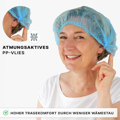 Une femme souriante en chemise blanche touche le ARNOMED COVER PP-KLIPPHAUBE XL (55cm, ARNOWA GmbH). Texte : "Non-tissé PP respirant" et "Grand confort de port grâce à moins d'accumulation de chaleur. Parfait pour l'hygiène."