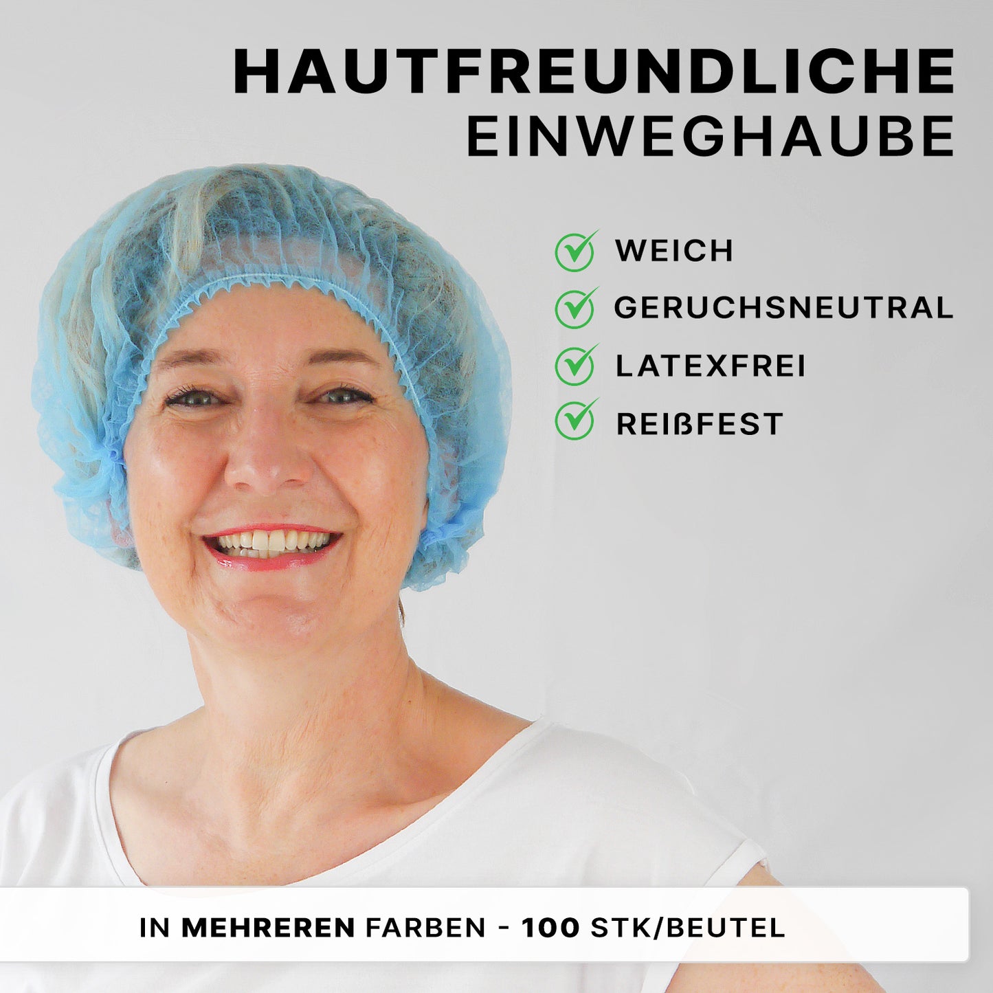 Une femme âgée souriante porte le ARNOMED COVER PP-KLIPPHAUBE XL de ARNOWA GmbH (55cm de circonférence). La charlotte jetable douce et respectueuse de la peau en non-tissé PP est sans latex, résistante à la déchirure, idéale pour l'hygiène. Différentes couleurs, 100 pièces/sac.