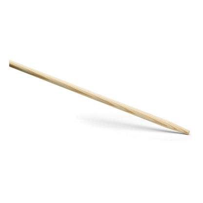 Een Nölle Profi Brush gereedschapssteel 28x1.600 mm van Nölle Profi Brush Borstel- & Pinseltechniek e.K. ligt schuin op een witte achtergrond en benadrukt de typische kwaliteit voor professioneel reinigingsapparatuur-accessoires.