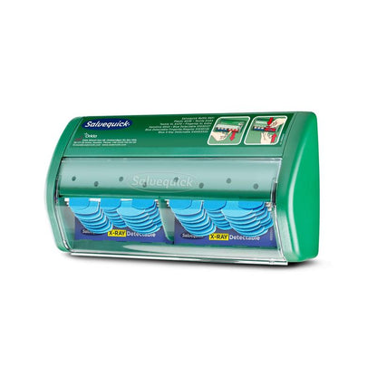 De Salvequick röntgendetecteerbare pleisterdispenser van Orkla Wound Care AB bevat twee rijen blauwe, röntgendetecteerbare pleistervullingen (2x30) in een transparante dispenser met instructies en branding aan de bovenkant.