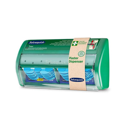De Orkla Wound Care AB Salvequick röntgendetecteerbare pleisterdispenser wordt geleverd in een doorzichtige kunststof koffer met 2x30 detecteerbare pleistervullingen en is verpakt in een kartonnen hoes met de opdruk "Pleisterdispenser".