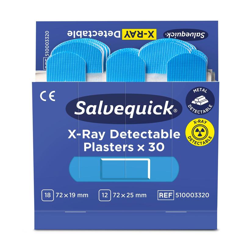 Eine geöffnete Schachtel von Orkla Wound Care AB Salvequick röntgendetektierbar (30 Stück Nachfüllung) enthält mehrere blaue, metall- und röntgendetektierbare Pflaster. Die Verpackung ist blau und weiß. Die Packung enthält 6 Stück.