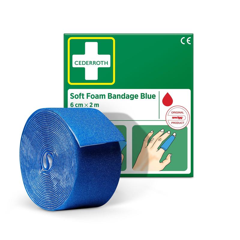 Een rol blauw Cederroth-zacht schuimverband (6 cm x 2 m) van Orkla Wound Care AB ligt voor de groene doos, waarop een afbeelding van een vingerverband te zien is. De verpakking bevat 1 stuk.