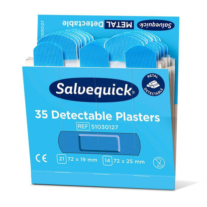 Een blauwe doos met de opdruk "Orkla Wound Care AB Blauwe detecteerbare pleister, 35 stuks/mijn | Pak (6 stuks)" bevat detecteerbare pleisters (72x19 mm, 72x25 mm), die ideaal zijn voor de voedingsindustrie en om hygiënische redenen individueel verpakt worden.