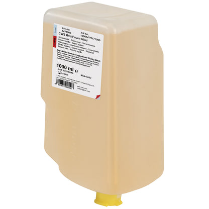 Un conteneur en plastique rectangulaire de 1000 ml de mousse de savon CWS BestFoam Mild de CWS, rempli de savon jaune pour l'hygiène quotidienne des mains, est muni d'une étiquette d'information blanche et d'un bec verseur jaune au fond.