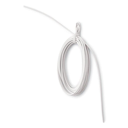 Le support de câble Command™ 17304-FR de 3M Deutschland GmbH est idéal pour l'organisation des câbles et aide à éviter le désordre des câbles - parfait avec un design blanc sur un fond simple.