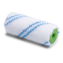 Die Nölle Profi Brush Kombiwalze Nylon 10 cm von Nölle Profi Brush Bürsten- & Pinseltechnik e.K. ist mit ihren blauen Diagonalstreifen und dem grünen Kern der ideale Malerbedarf für gleichmäßiges, effizientes Streichen auf weißen Flächen.