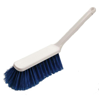 La balayette 315x40x55 mm, douce de Diversey Deutschland GmbH & Co. OHG, dispose de poils bleus, doux, inclinés vers la gauche et d'une poignée en plastique, idéale pour nettoyer les surfaces délicates, illustrée sur un fond blanc.