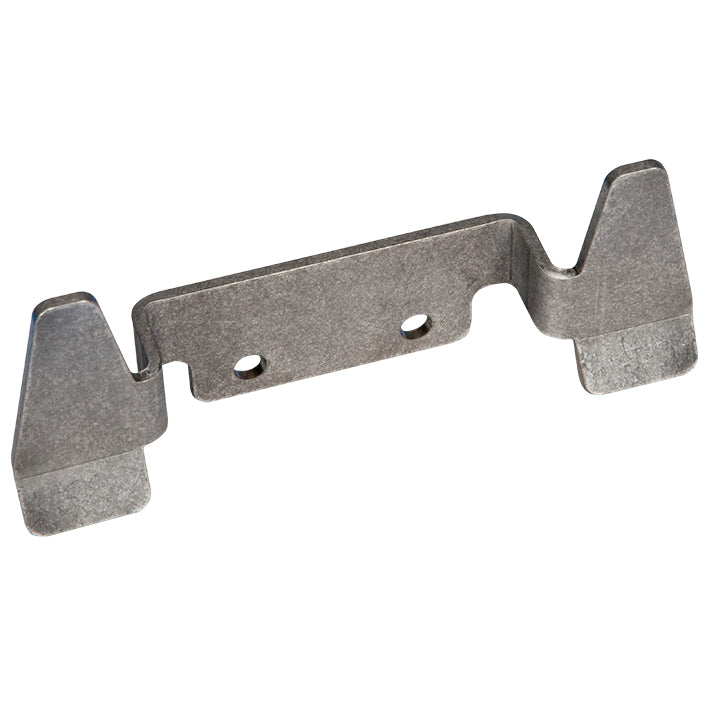 Un étrier en métal de Diversey Deutschland GmbH & Co. OHG, pour fixer la boîte à moppe TASKI sur un réservoir de machine de nettoyage avec art. 7522217/7522218/7522219, est livré dans un carton avec 2 paquets.