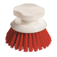 La brosse à boutons à poils durs de 90 x 120 mm de Diversey Deutschland GmbH & Co. OHG, dotée d'un manche en plastique blanc et de poils rouges, est présentée sur un fond blanc uni pour illustrer son nettoyage en profondeur.