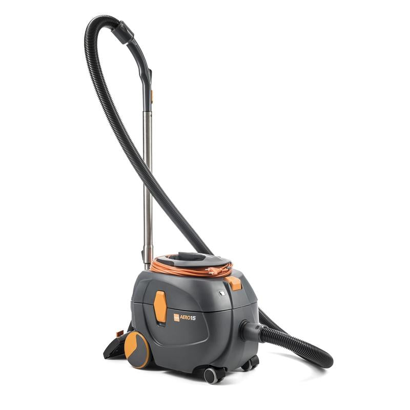 Le TASKI AERO 15 de Diversey est un aspirateur compact, puissant et silencieux avec accessoires (1 pièce) au design noir-orange - idéal pour un nettoyage flexible et confortable grâce au tuyau, au tube métallique et à la poignée de transport.