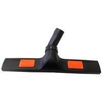 Une buse de sol de 400 mm pour les appareils TASKI Steamer de Diversey Deutschland GmbH & Co. OHG, dotée d'un raccord coudé et de deux patins latéraux orange, adaptée à diverses utilisations. Le lot contient 1 pièce.