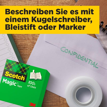 Een verpakking 3M Deutschland GmbH Scotch® Magic™ Onzichtbare Tape, een envelop met "CONFIDENTIAL", een rol tape en een notitieblok liggen op een houten tafel. Bovenaan bevindt zich een geel tekstvak met Duitse tekst.