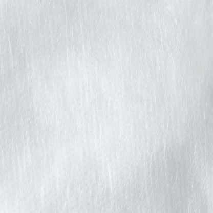 Nahaufnahme einer weichen, weißen, strukturierten Oberfläche mit feinen Linien, die dem Filtermedium des 3M™ Partikelfilters 5925, P2 (10 Paar/Packung) der 3M Deutschland GmbH ähnelt, das für einen effektiven Staubschutz entwickelt wurde.