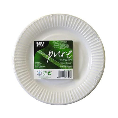 In de verpakking is een 25-pack ronde, witte wegwerp kartonnen borden "pure" van de PAPSTAR GmbH afgebeeld, op het middelste etiket staan merk- en productdetails in meerdere talen.