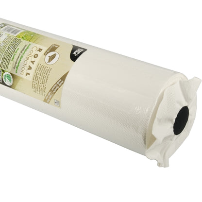 Un gros plan d'un rouleau texturé blanc PAPSTAR de nappe, tissu „ROYAL Collection“ de la PAPSTAR GmbH, avec une étiquette de produit partiellement visible enroulée autour d'une extrémité.
