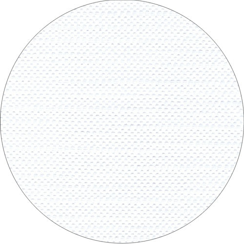 Un gros plan d'un disque blanc rond avec une texture subtile, semblable à la qualité de tissu de haute qualité de la nappe PAPSTAR, tissu „ROYAL Collection“ de la PAPSTAR GmbH, sur un fond blanc simple.