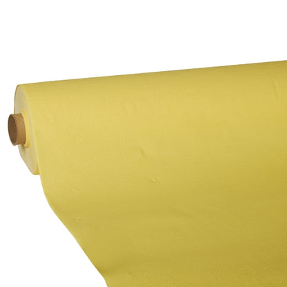 Un grand rouleau de nappe jaune clair PAPSTAR, tissu „ROYAL Collection“ de la PAPSTAR GmbH, est partiellement déroulé, montrant sa surface lisse, légèrement texturée et sa construction de tissu de haute qualité, enroulée autour d'un noyau en carton stable.