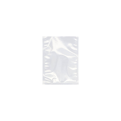 Un sachet à souder Starpak 100, PA/PE transparent de Starpak est centré sur un fond blanc. Le sac scellé, légèrement réfléchissant, est idéal comme sachet sous vide pour aliments ou à utiliser avec une machine à vide à cloche. De légères plis et textures sont visibles.