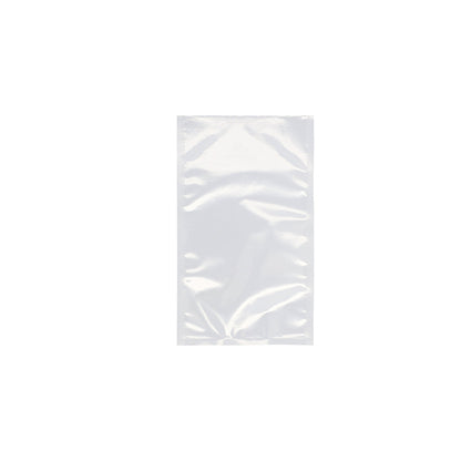 Un sachet à souder Starpak 100, PA/PE transparent de Starpak est posé à plat sur un fond blanc. Le sac en plastique clair montre de légères plis et réflexions, parfait pour le stockage des aliments avec une machine à vide à cloche.