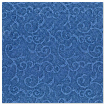 Une serviette bleu foncé de 40 x 40 cm de la PAPSTAR « ROYAL Collection » de la PAPSTAR GmbH avec un motif de vigne embossé discret. Livrée en paquet de 50 et pliée en taille 1/4.