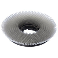 La brosse à récurer pour béton lavé (43 cm) de Diversey Deutschland GmbH & Co. OHG est compatible avec le modèle swingo 3500 et est dotée de poils blancs coudés disposés en cercles concentriques sur un fond noir, ce qui améliore les performances de nettoyage lors du nettoyage en profondeur des surfaces en béton. Conditionnement : 1 pièce.