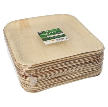 Un paquet de 25 assiettes carrées beige PAPSTAR « pure » en feuille de palmier de PAPSTAR GmbH, emballé de manière durable - idéal comme assiettes écologiques pour des occasions spéciales.
