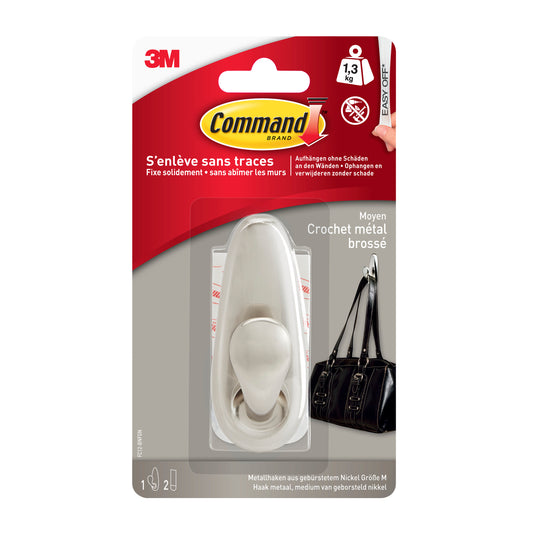 Der Command™ Metallhaken "klassisch" von 3M Deutschland GmbH, hier an einer Wand montiert und mit einer schwarzen Handtasche versehen, kann bis zu 1,3 kg tragen und lässt sich sauber entfernen, ohne Wände zu beschädigen.