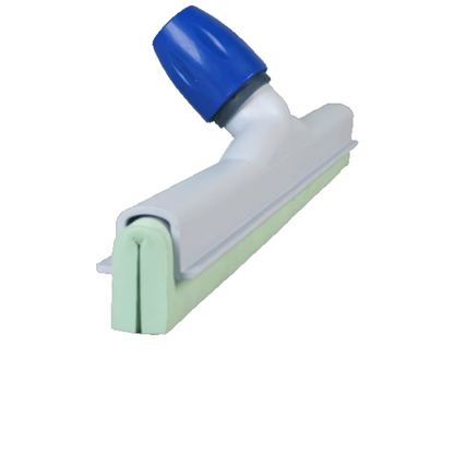 Le racloir d'hygiène Vileda Professional, un racloir bleu et blanc avec une lèvre en caoutchouc vert, a été spécialement développé par Vileda GmbH pour le nettoyage des surfaces. Cet outil de 45 cm de long est conforme aux normes HACCP et dispose d'une poignée inclinée pour plus de convivialité ainsi que d'embouts codés par couleur pour une meilleure gestion de l'hygiène.