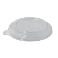 Le couvercle Starpak 50 pour saladiers, PS « To Go » Ø 12,5 cm · 2,1 cm transparent (50 pièces) est un couvercle rond transparent muni d'un rabat latéral, idéal pour les saladiers ou les barquettes à emporter. Photographié sur un fond blanc uni.