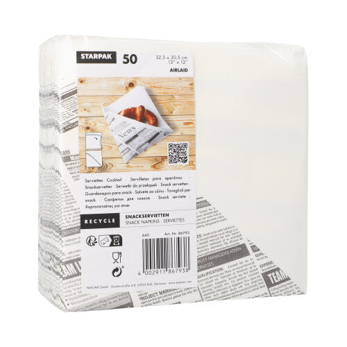 Een verpakking met 50 Starpak Airlaid snackservetten (32,5 x 30,5 cm, wit, krantenprint-design), stofachtig met 1/4-vouw, in een foliezak. Inclusief recyclingsymbolen en productdetails op het etiket.