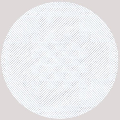 Dunne, lichtgrijze, diagonale lijnen vormen een geometrisch ruitpatroon op het witte PAPSTAR papieren tafellaken met damastpatroon (50 m rol) en geven dit tafellaken van de PAPSTAR GmbH zijn elegante, gestructureerde uitstraling.