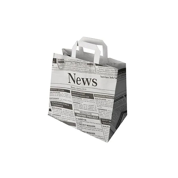 Die PAPSTAR 50 Tragetaschen der PAPSTAR GmbH sind umweltfreundliche Papiertaschen mit Henkeln, die ein schwarz-weißes Zeitungsmotiv mit Schlagzeilen und Artikeln auf weißem Grund zeigen.