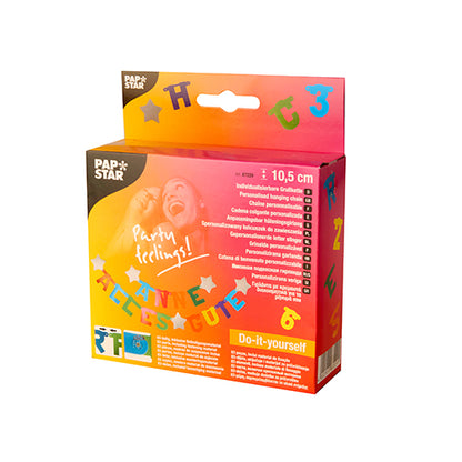 L'article discontinué de la PAPSTAR GmbH, ensemble de guirlandes personnalisables, est livré dans une boîte colorée avec des lettres colorées, des motifs joyeux, un texte multilingue et des détails du produit, y compris les dimensions sur le devant.