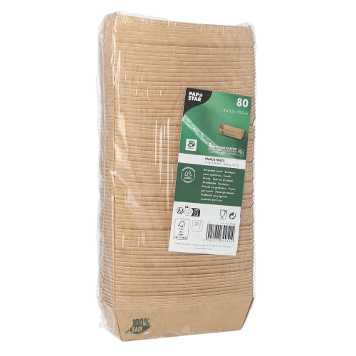 Een verzegelde verpakking met 80 PAPSTAR snacktrays, karton "pure" bruin "100% Fair", elk 23 x 15,5 cm, van PAPSTAR GmbH, is voorzien van een groen-wit etiket met productinformatie en recyclingsymbolen.