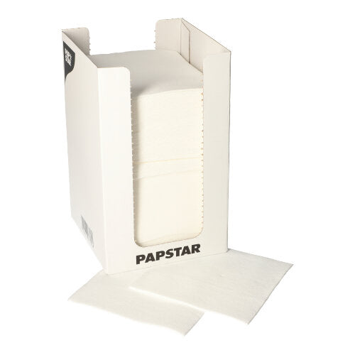 Een witte kartonnen dispenser met het opschrift "PAPSTAR GmbH" bevat een stapel PAPSTAR 100 servetten, 2-laags "PUNTO" 1/4-vouw, 20x20 cm; twee servetten zijn gedeeltelijk uitgetrokken en voor de doos geplaatst.