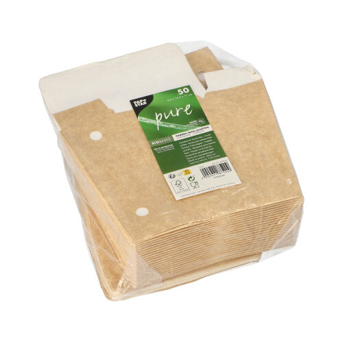 Een heldere, in kunststof verpakte stapel van 50 bruine PAPSTAR "pure" frietbakken van milieuvriendelijk karton met klapdeksel, groen-wit etiket en productinformatie van het merk PAPSTAR GmbH.