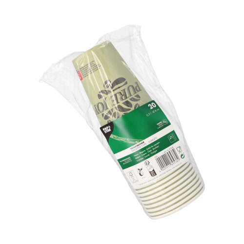 Un paquet de 20 gobelets en carton vert "Pure Joy" PAPSTAR emballé dans du plastique (Ø 8 cm, 11,7 cm de haut) de la société PAPSTAR GmbH, empilés avec une étiquette verte et blanche contenant des informations sur le produit, des symboles de recyclage et un code-barres.
