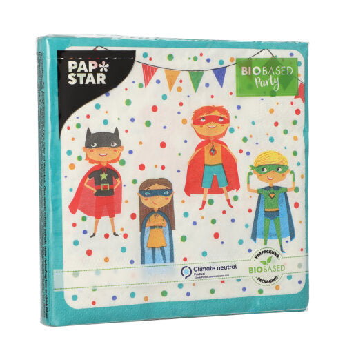 PAPSTAR 20 serviettes, 33 x 33 cm, 3 plis de PAPSTAR GmbH : Design coloré avec des enfants super-héros sur fond blanc avec des points et des guirlandes. L'emballage met en avant l'utilisation de matériaux biosourcés.