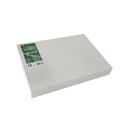Le papier de couverture de crème PAPSTAR "pure" (32x22 cm, blanc) est livré dans une boîte distributrice blanche fermée avec une étiquette verte portant l'inscription "100% pure", des symboles de recyclage et des informations sur le produit. Grâce au revêtement de cire de palme, idéal pour l'utilisation dans la gastronomie. 1000 feuilles par boîte.