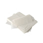 Une pile légèrement désordonnée de papier de couverture de crème PAPSTAR "pure" 22x16 cm, blanc, avec revêtement en cire de palme (2000 pièces) de PAPSTAR GmbH est montrée sur un fond blanc simple.